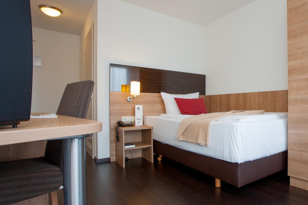 Centro Hotel U-No1, Trademark Collection By Wyndham Großbettlingen 外观 照片